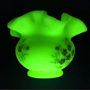 Fenton RARE VTG Custard Satin Uranium glass Vase Ruffled Edge 4" SIGNED GLOWS